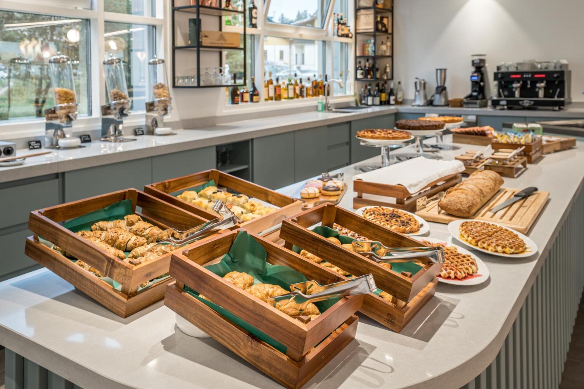 Hampton By Hilton Locarno Hotel Losone Buitenkant foto