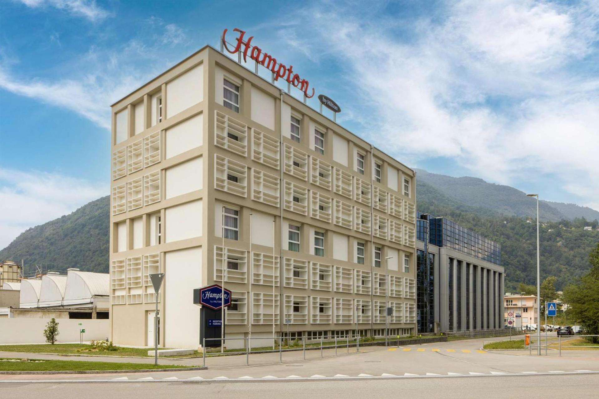 Hampton By Hilton Locarno Hotel Losone Buitenkant foto