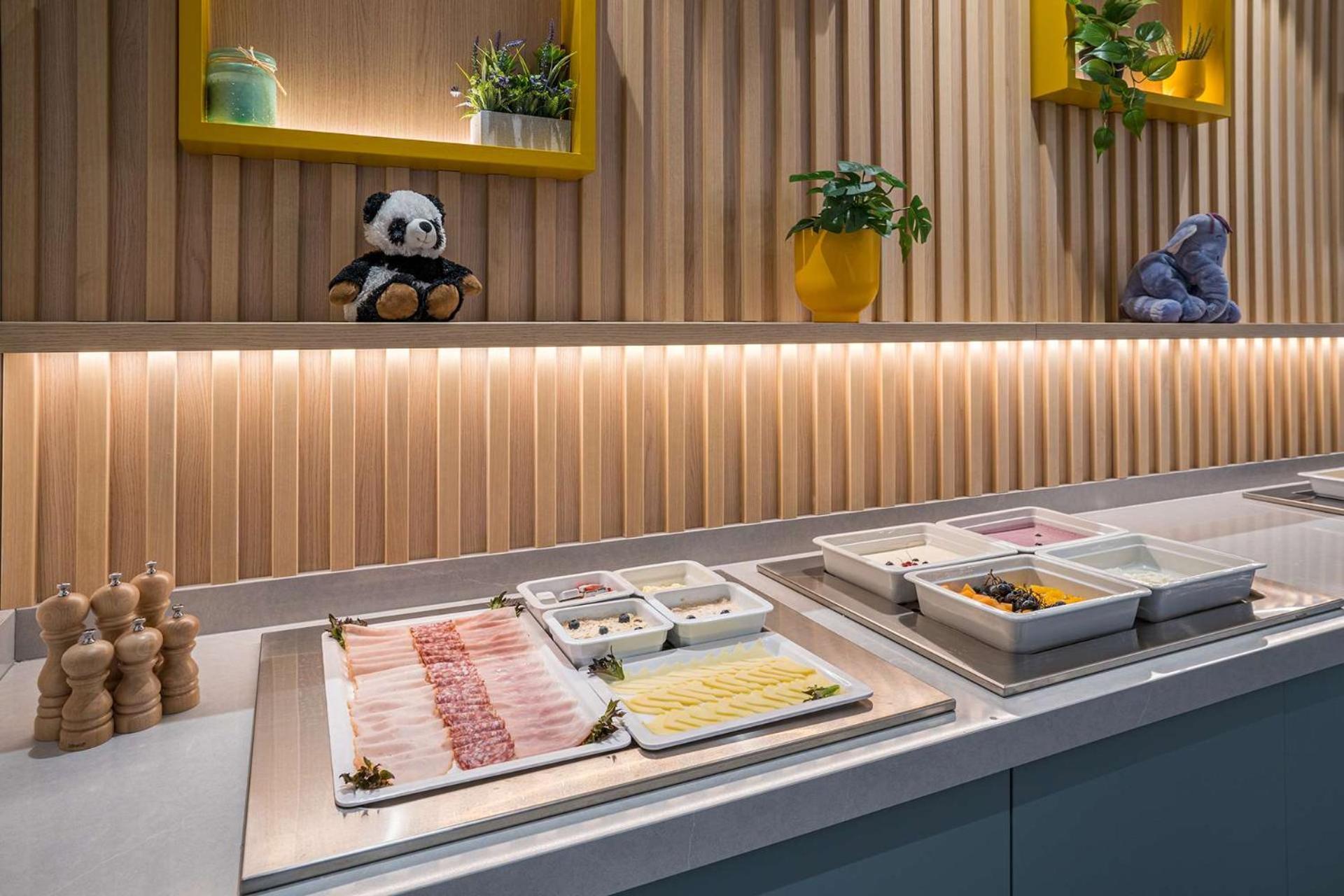 Hampton By Hilton Locarno Hotel Losone Buitenkant foto